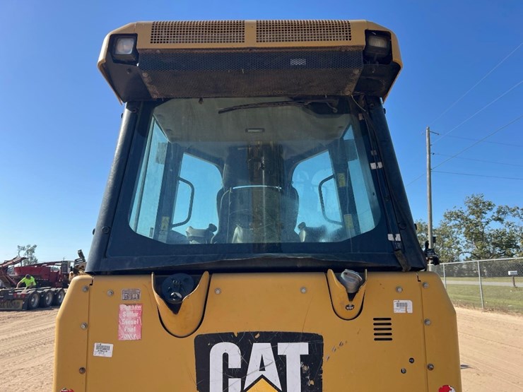 2015-caterpillar-d5k2-lgp-image-25
