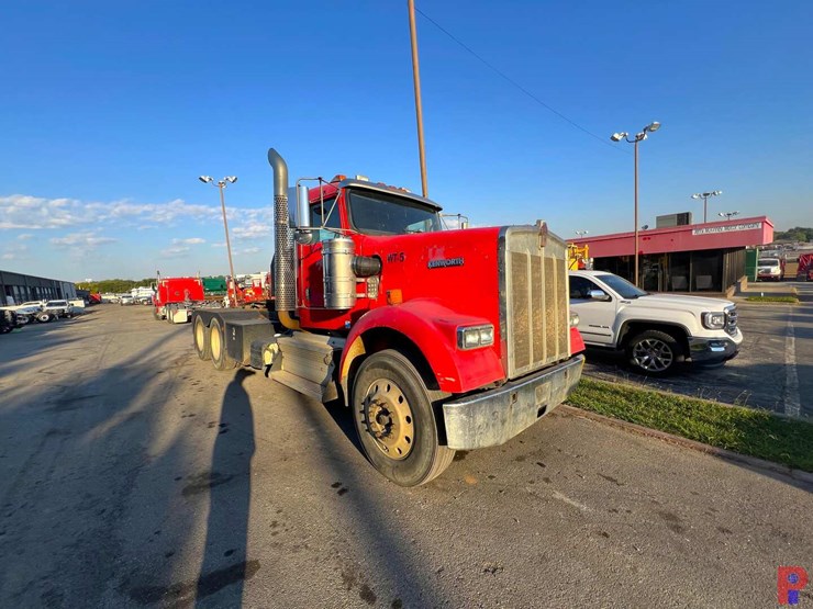 2009-kenworth-w900-image-1