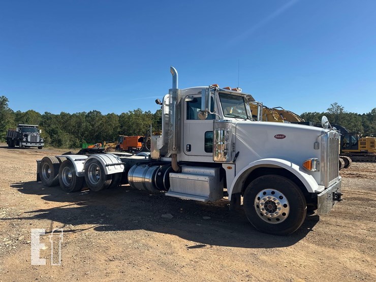 2012-peterbilt-367-image-11