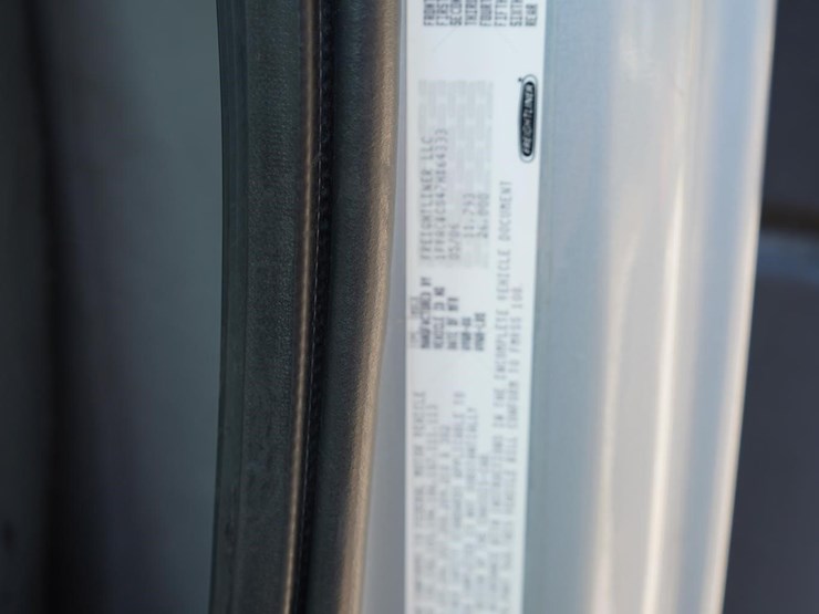 2007-freightliner-business-class-m2-106-image-9