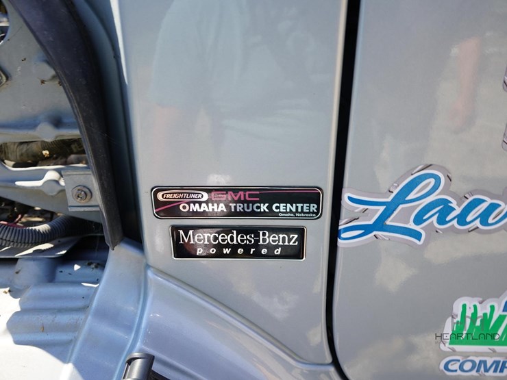 2007-freightliner-business-class-m2-106-image-25