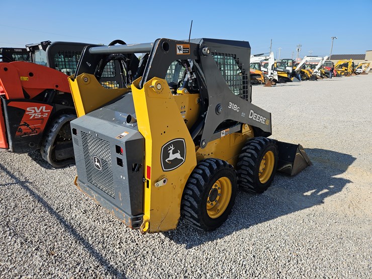 2022-deere-318g-image-18