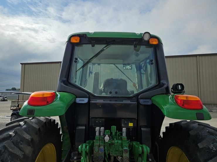 2019-john-deere-6110m-image-13