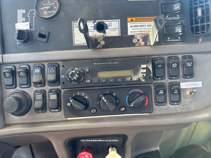 2012-peterbilt-367-image-38