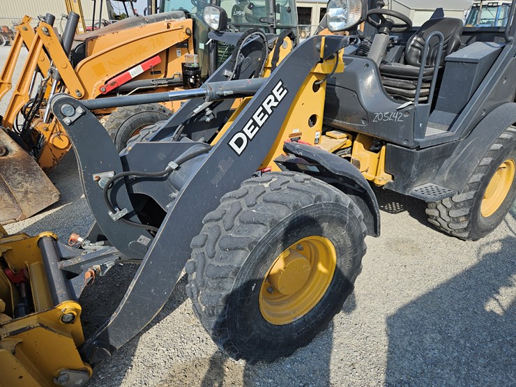 deere-204l-image-6