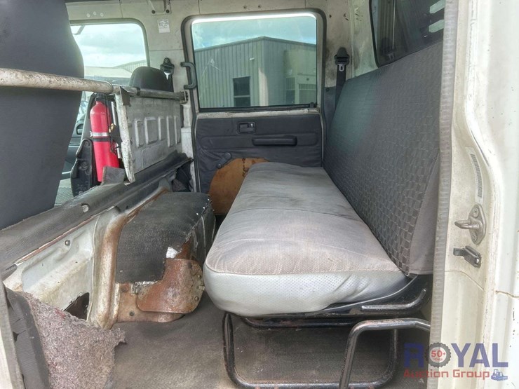 2006-gmc-w5500-image-12