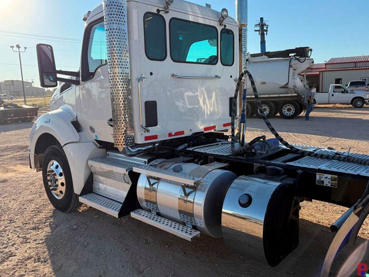 2024-kenworth-t880-image-9