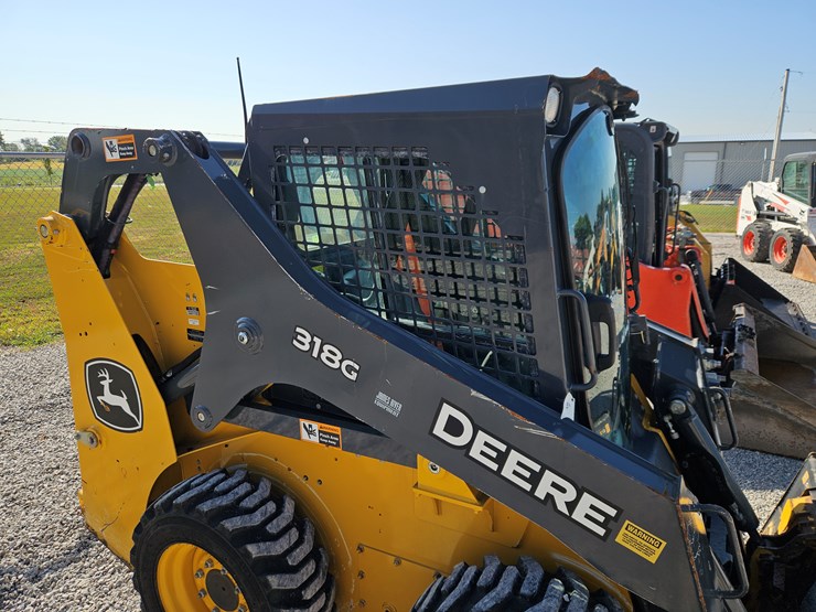 2022-deere-318g-image-21