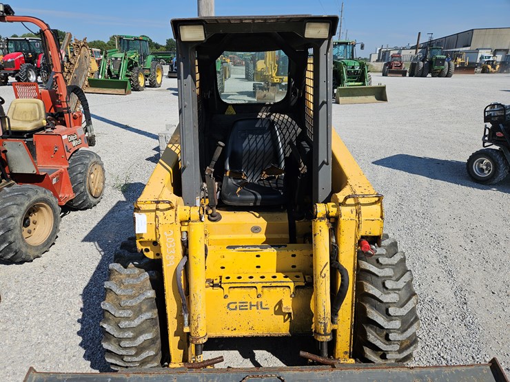 #203389-•-2000-gehl-sl5635-ii-skid-steer-image-4