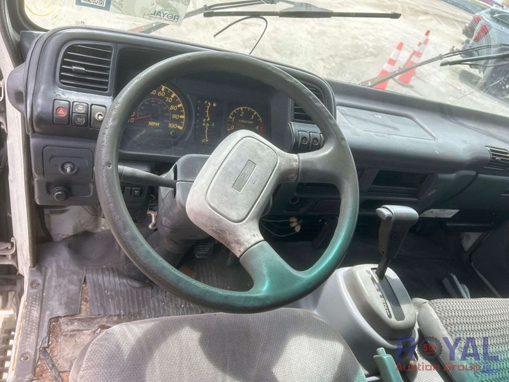 2006-gmc-w5500-image-8