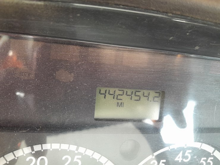 2014-freightliner-114sd-image-8