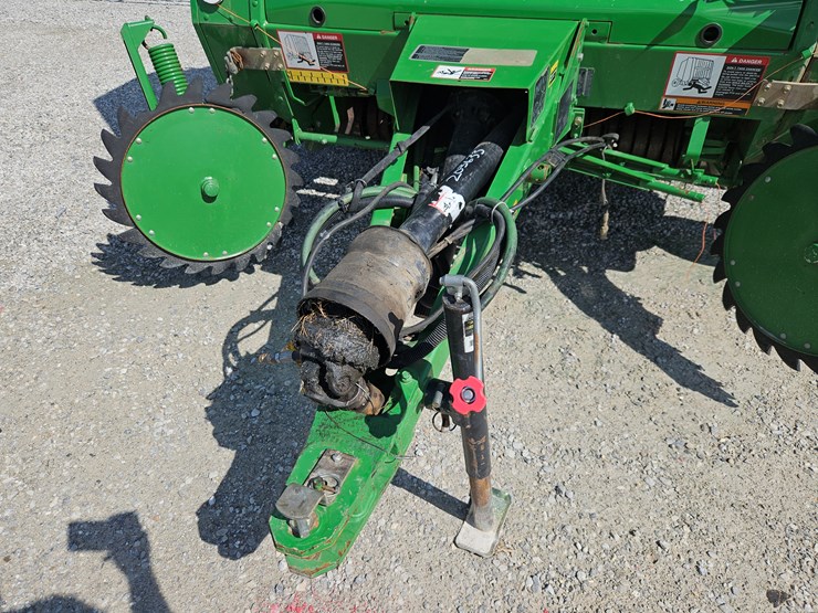 2005-john-deere-567-image-2