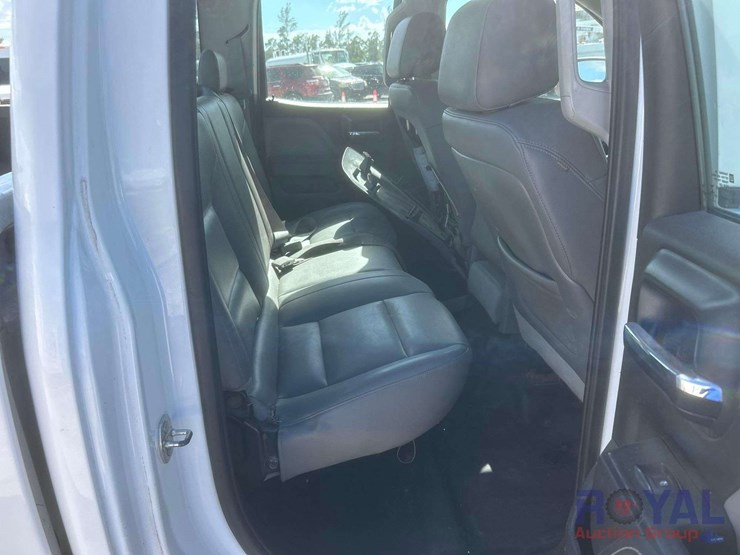 2015-chevrolet-silverado-image-25