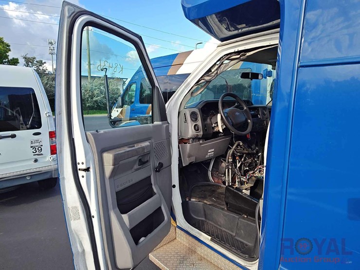2017-ford-e450-image-24