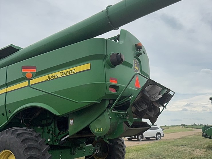 2013-john-deere-s690-image-32