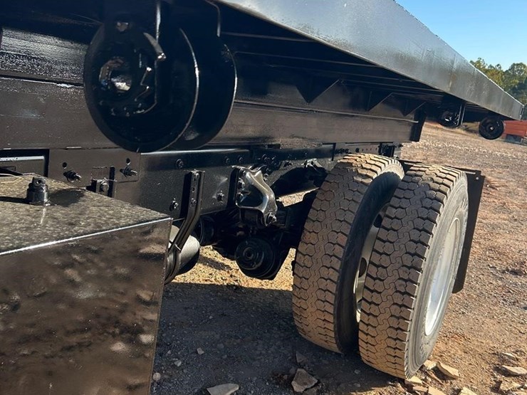 2018-freightliner-business-class-m2-106-image-9