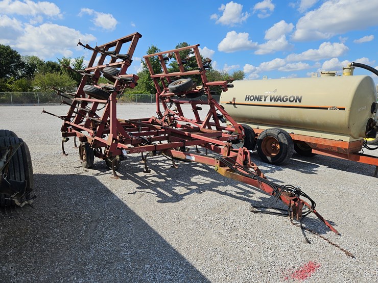 case-ih-4800-image-1