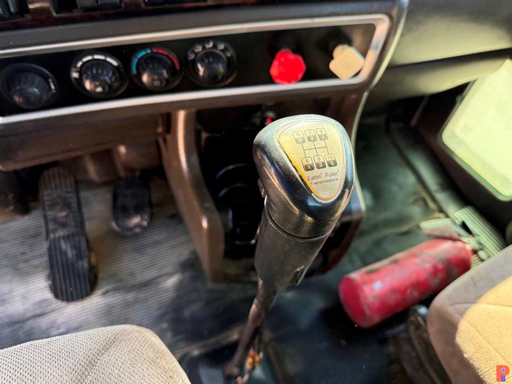 2013-kenworth-t660-image-21