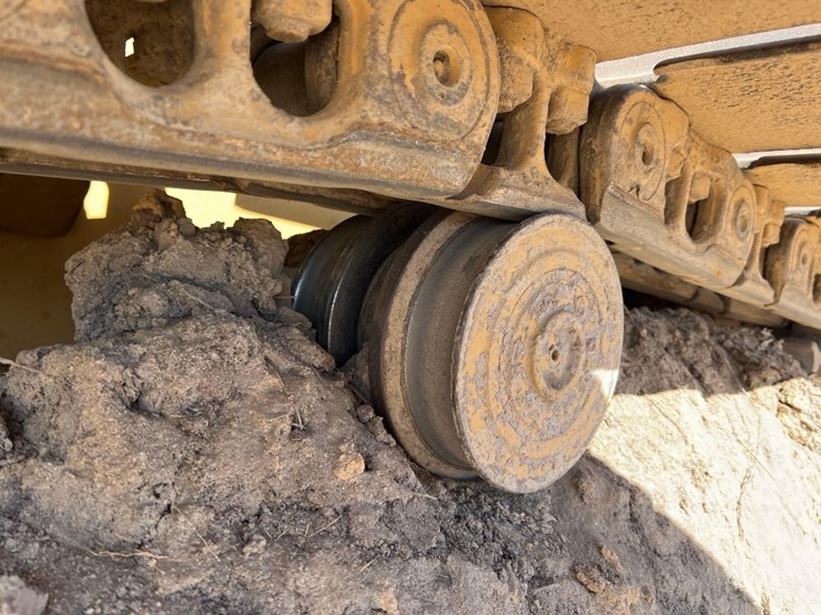 2015-caterpillar-d5k2-lgp-image-11