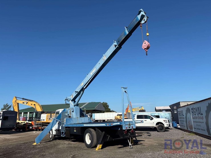 2000-freightliner-fl70-image-9