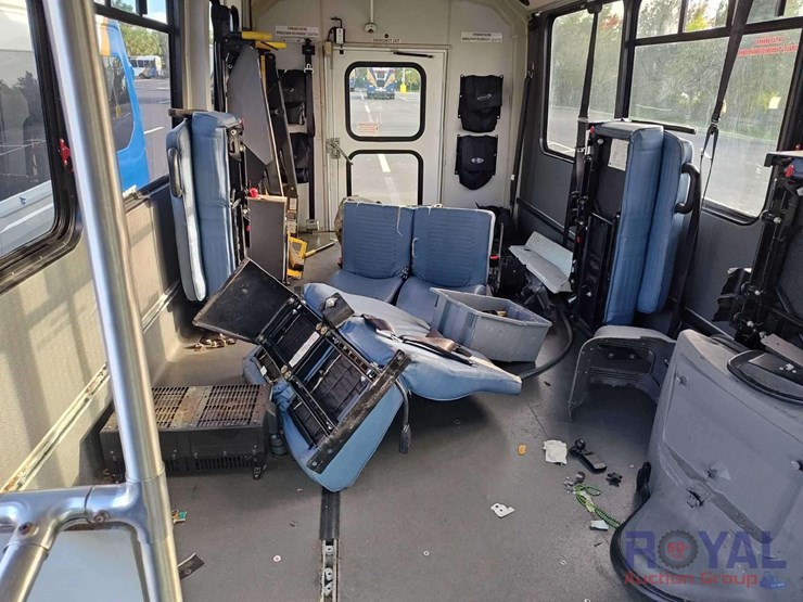 2017-ford-e450-image-30