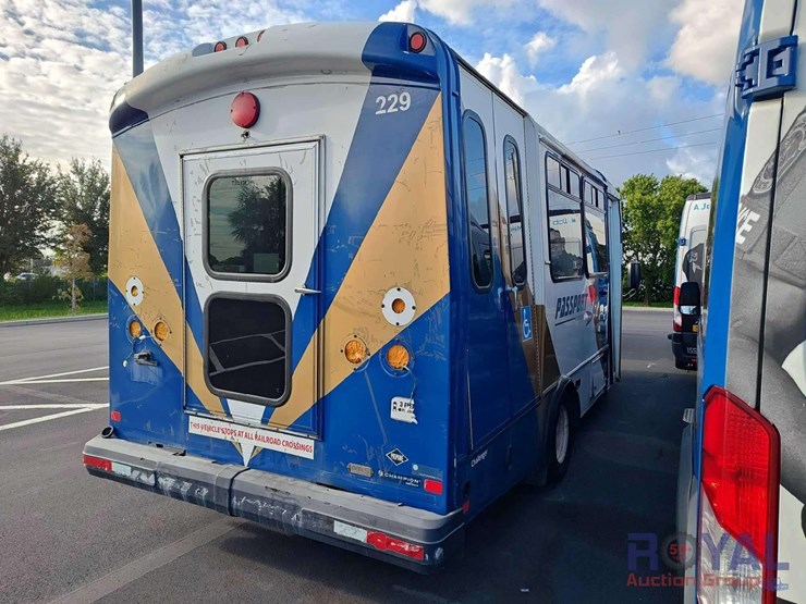 2017-ford-e450-image-3