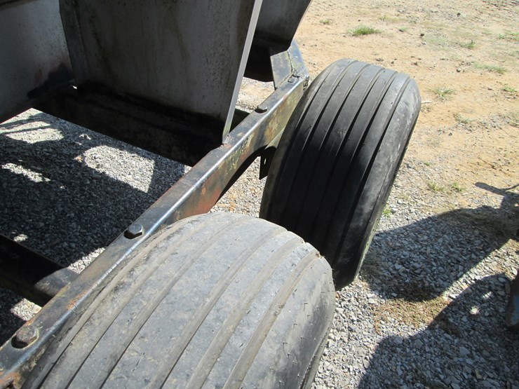 #29516-•-pull-type-fertilizer-buggy-image-13