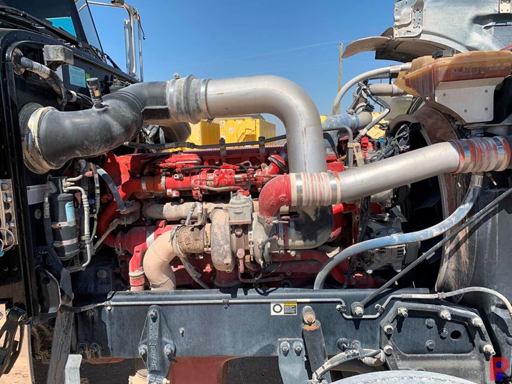 2019-peterbilt-389-image-9