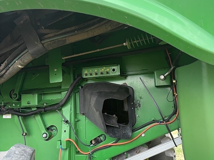 2013-john-deere-s690-image-34