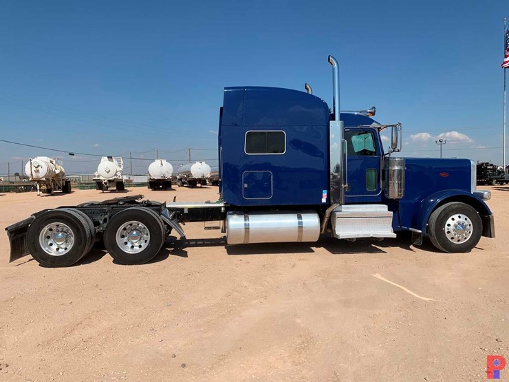 2019-peterbilt-389-image-2