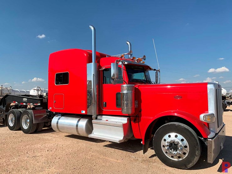 2019-peterbilt-389-image-1