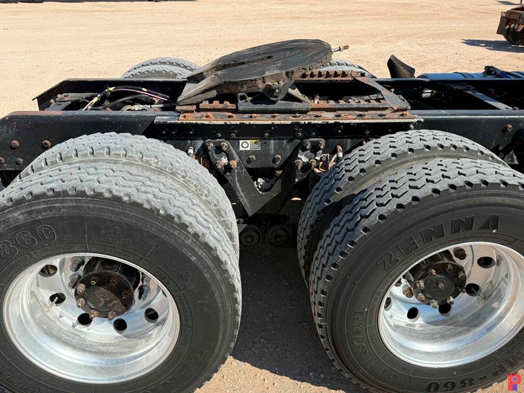 2013-kenworth-t660-image-11