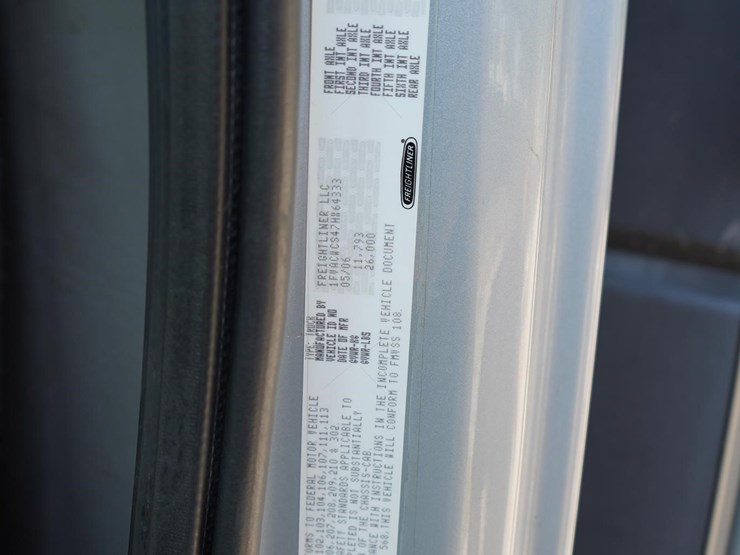 2007-freightliner-business-class-m2-106-image-10