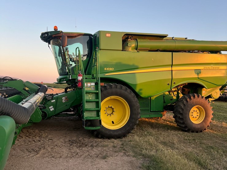2013-john-deere-s690-image-5