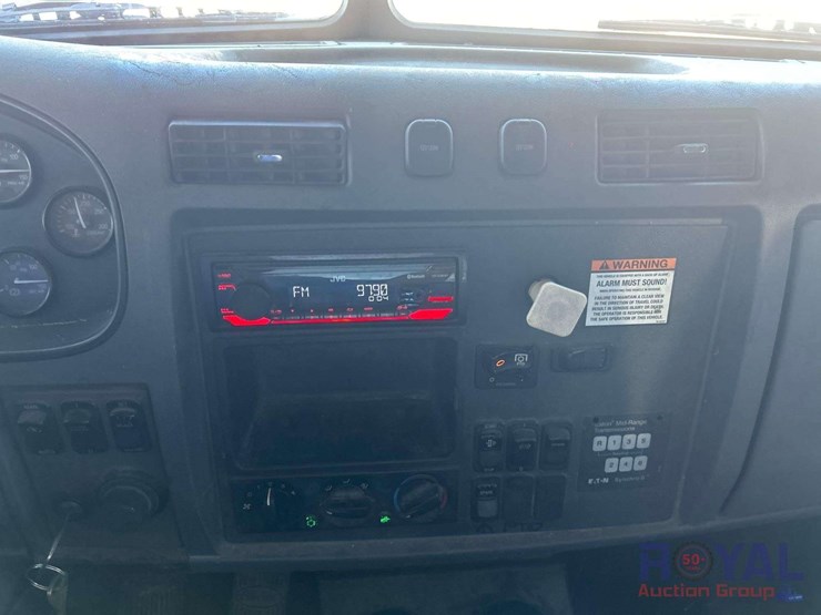 2012-peterbilt-337-image-11