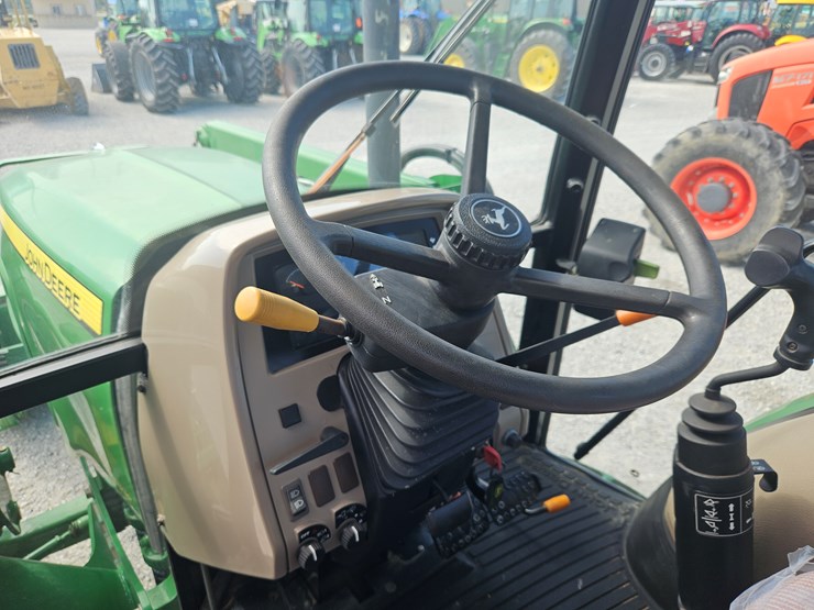 2010-john-deere-6115d-image-13