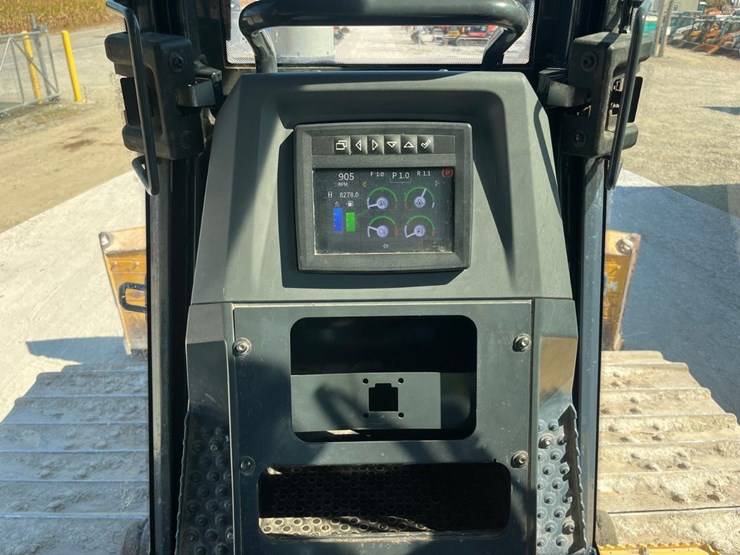 2021-deere-750l-image-24