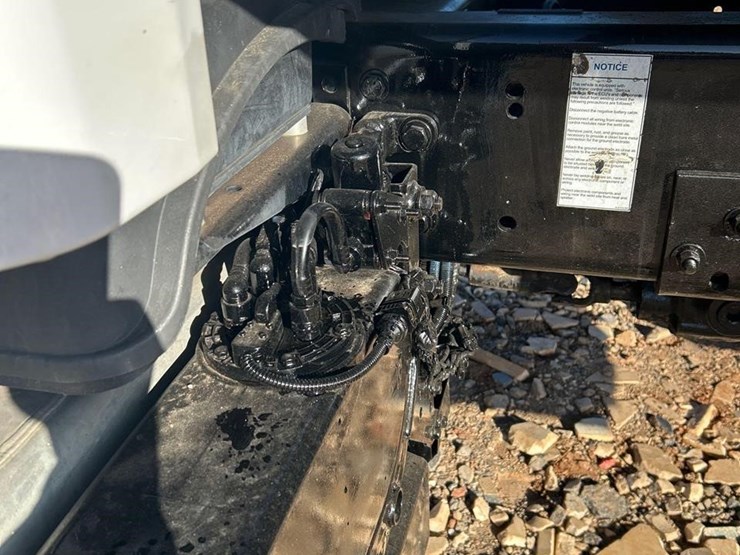 2018-freightliner-business-class-m2-106-image-10