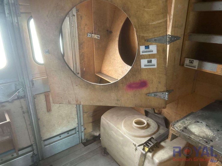 2014-freightliner-mt55-image-24