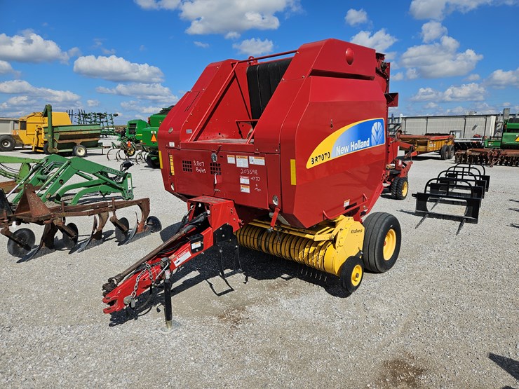 2008-new-holland-br7070-image-1