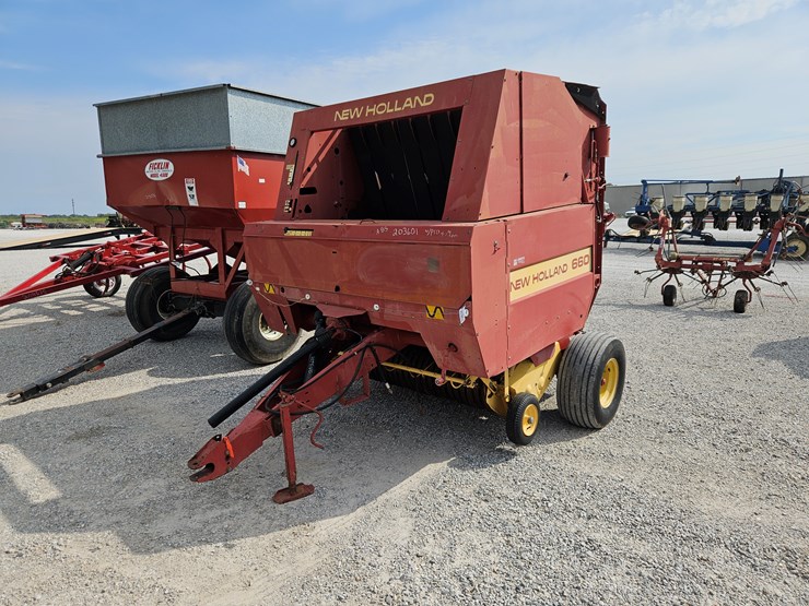 new-holland-660-image-1