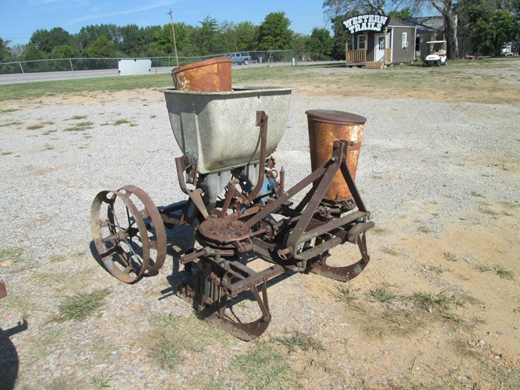 #29515-•-ford-2-row-planter-image-2