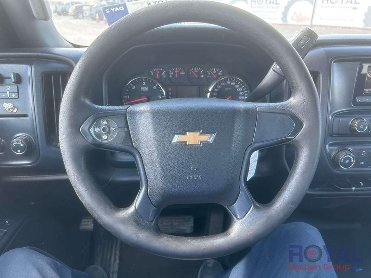 2015-chevrolet-silverado-image-18