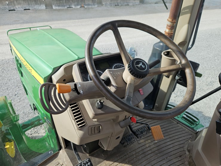 2019-john-deere-6110m-image-9
