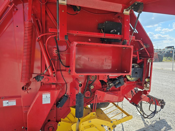 2008-new-holland-br7070-image-12