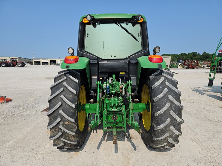 2011-john-deere-7230-image-16