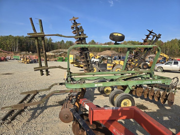john-deere-235-image-8