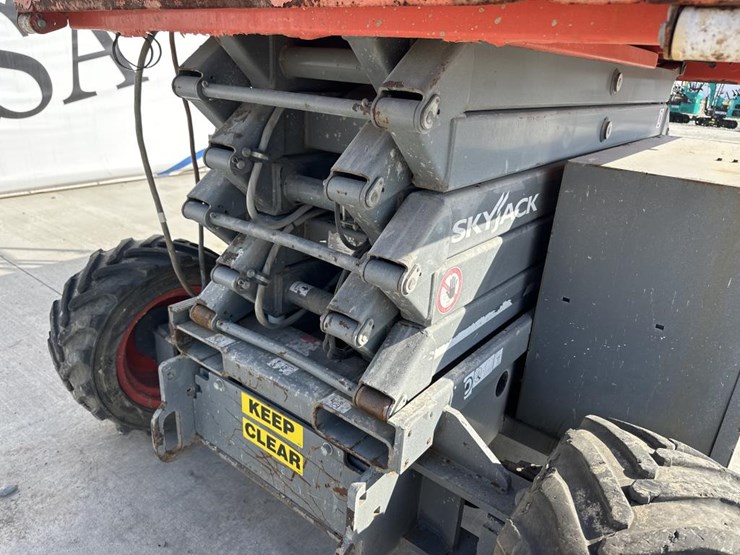 skyjack-sj6832rt-image-10