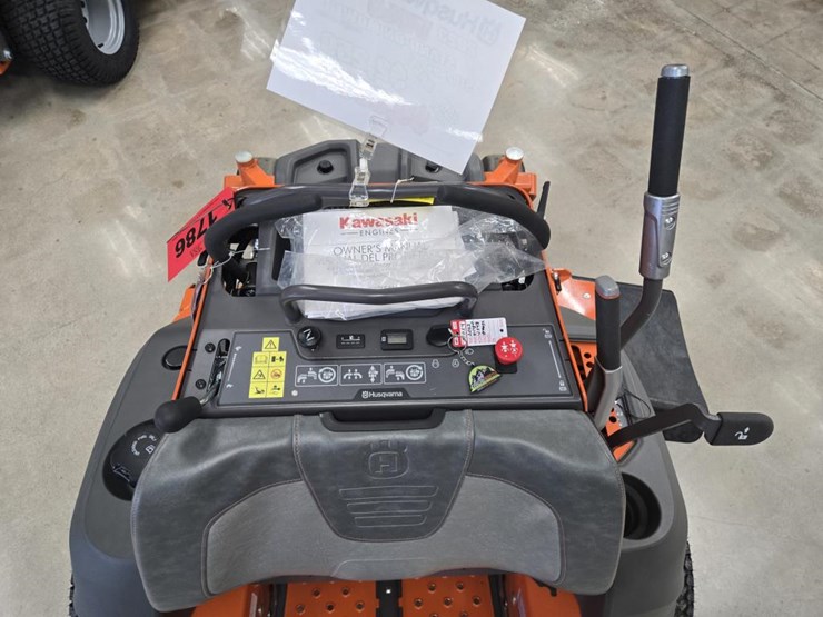 #1786-•-2023-husqvarna-v548-stand-up-lawn-mower-image-14