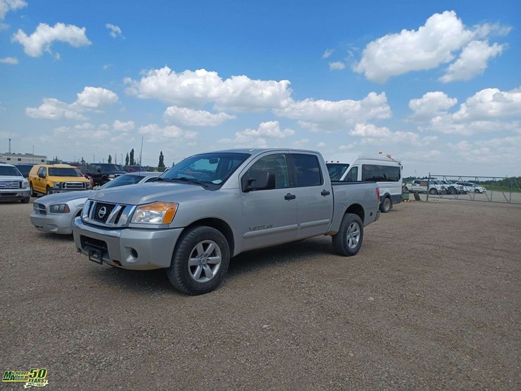 2015-nissan-titan-image-1